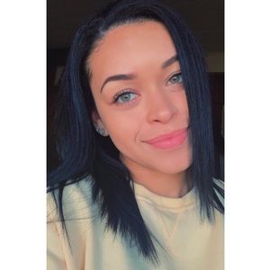 Meet your Posher, Carolina